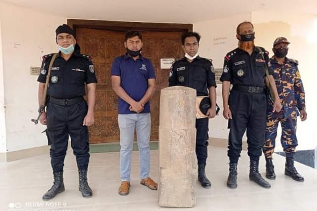পাওয়া গেল ১৩শ শতকের চতুর্মুখী শিবলিঙ্গ