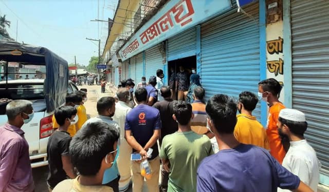 নির্দেশনা না মানায় জামালপুরে ৭ হাজার টাকা জরিমানা