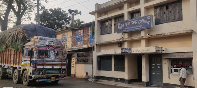 লকডাউনে সচল থাকবে হিলি স্থলবন্দরের আমদানি রফতানি