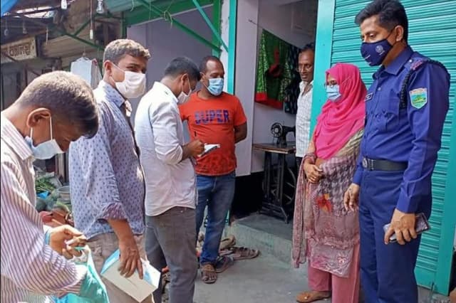 লালপুরে ৭ জনের জরিমানা