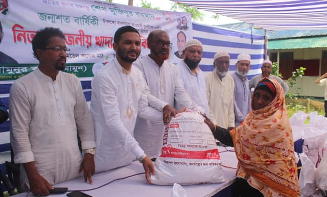 দেবীদ্বারে দুই শতাধিক পরিবার ইফতার সামগ্রী বিতরণ