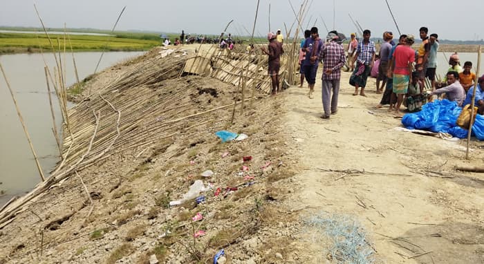 কির্তনখলা বাঁধে ফাটল, ফসল তলিয়ে যাওয়ার শঙ্কা