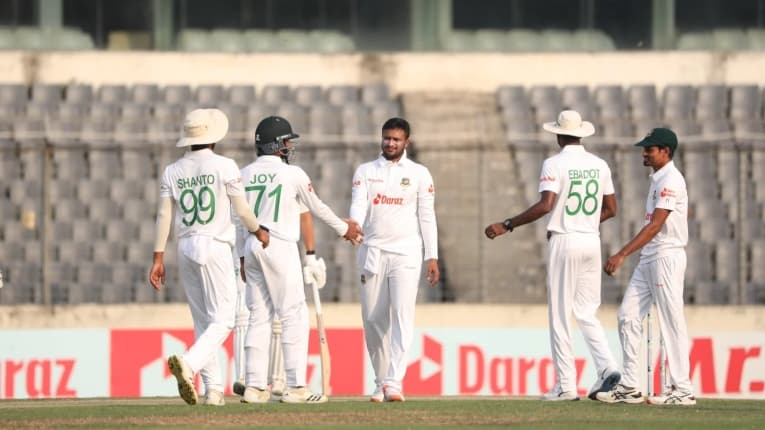 ১৫৫ রানের লিড পেল বাংলাদেশ, শুরুতেই ৩ উইকেট নেই আইরিশদের