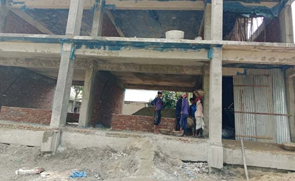 সরাইলে প্রাথমিক স্কুলের ভবন নির্মাণে অনিয়মের অভিযোগ