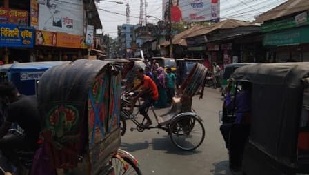 লকডাউনের দ্বিতীয় দিন, প্রভাব নেই বরিশালে