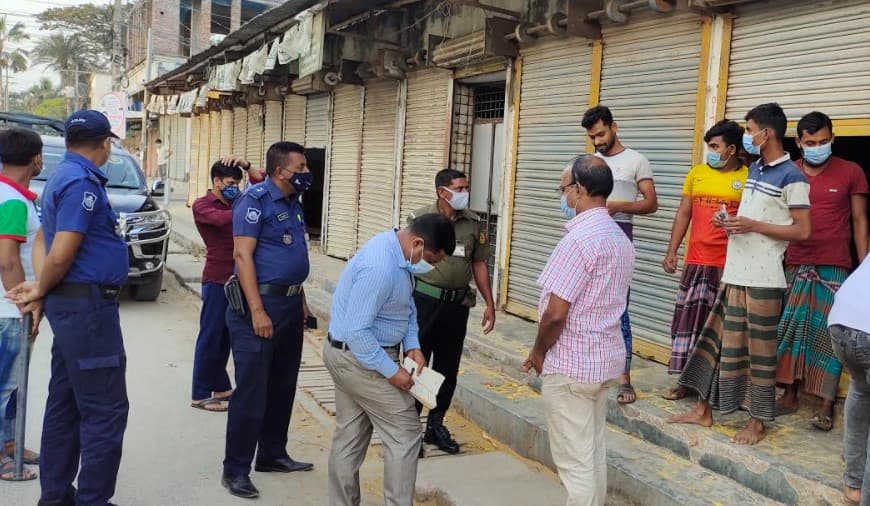 লকডাউন কার্যকর করতে তৎপর প্রশাসন; ৬ ব্যাবসায়ীকে জরিমানা
