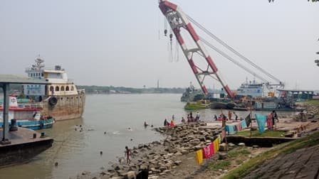 বরিশালের কীর্তনখোলায় পরিবেশ বিপর্যয়ের শংকা