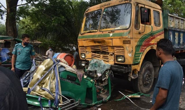 রাজশাহীতে অটোরিকশা ও ট্রাকের সংঘর্ষে দম্পতিসহ নিহত ৩