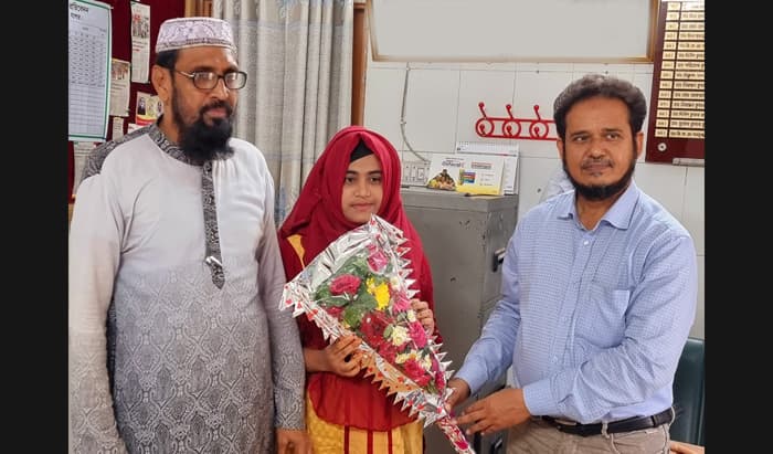 মেডিকেলে চান্স পাওয়ায় সাংবাদিক কন্যাকে শুভেচ্ছা