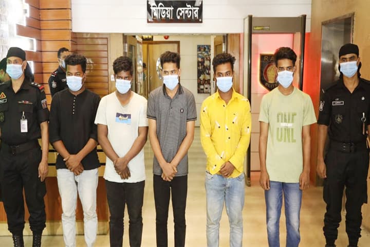 রিয়াজ বাহিনীর বিরুদ্ধে কেউ কথা বলার সাহস পেতেন না :র‍্যাব