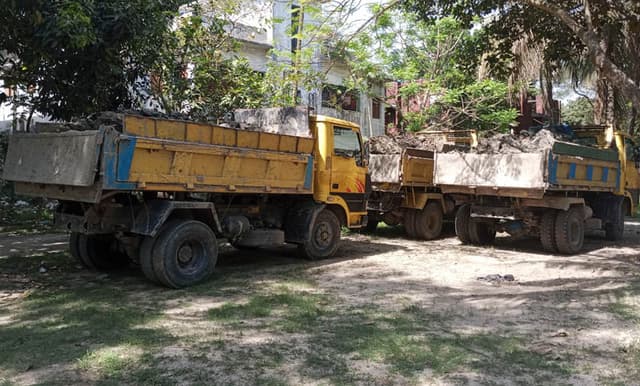 গোয়ালন্দে ৩টি মাটিভর্তি ট্রাক জব্দ