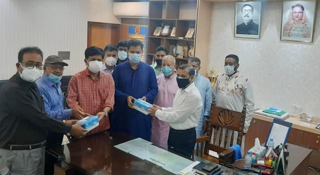 বিনামূল্যে বিতরণের জন্য ১ লাখ মাস্ক দিল চেম্বর অব কমার্স