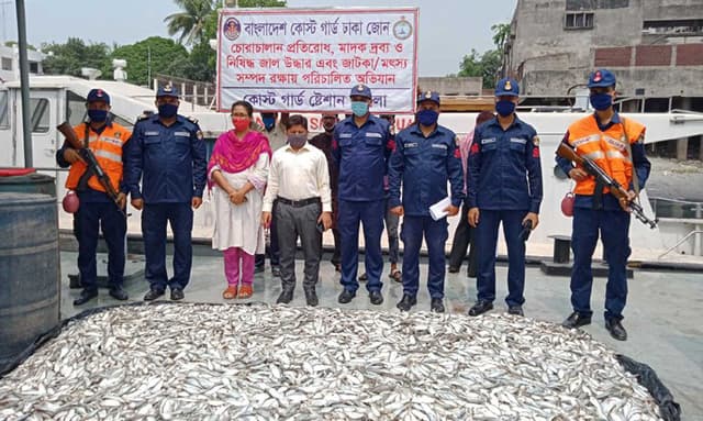 ফতুল্লায় ৪০ মণ জাটকা ও স্পিডবোটসহ আটক ৩