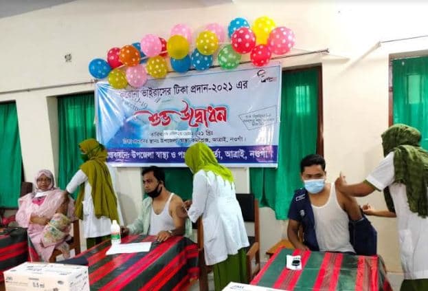 আত্রাইয়ে করোনার দ্বিতীয় ডোজ নিলেন ইউএনও-ওসি