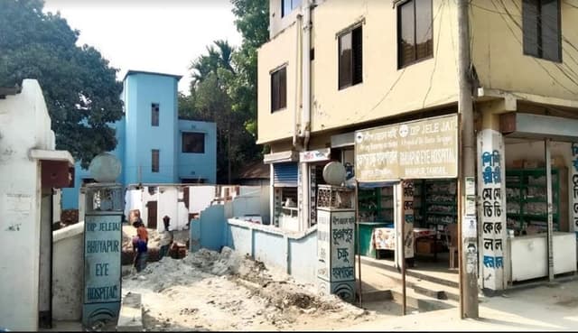 ডান চোঁখের পরিবর্তে বাম চোখ অপারেশন!