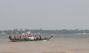 মেহেন্দিগঞ্জে ট্রলারডুবি, মা-মেয়ের লাশ উদ্ধার, নিখোঁজ ৩