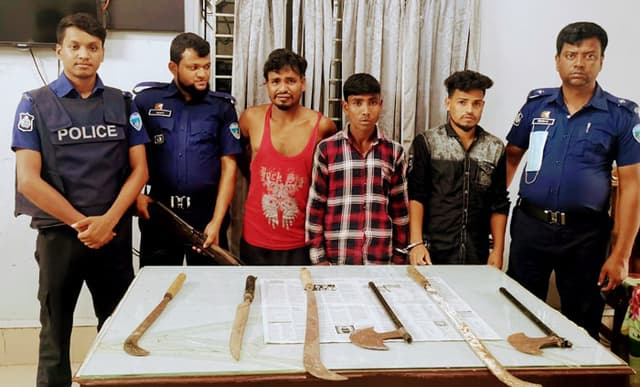 সরাইলে ডাকাতির প্রস্তুতিকালে অস্ত্রসহ আটক-৩
