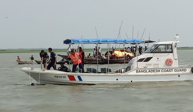 মেঘনায় নৌকা ডুবিতে ২ জনের মৃতদেহ উদ্ধার, নিখোঁজ ৩