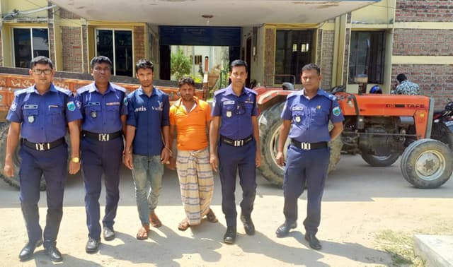 রাণীনগরে চুরি যাওয়া ট্রাক্টর উদ্ধারসহ গ্রেফতার-২