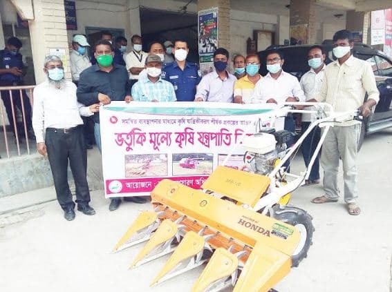 আশাশুনিতে ভর্তূকি মূল্যে রিপার মেশিন বিতরণ