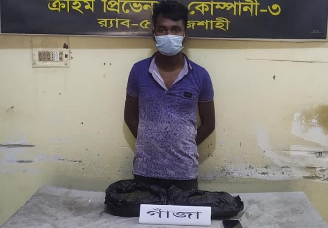 র‌্যাবের হাতে গাঁজাসহ শীর্ষ মাদক ব্যবসায়ী আটক