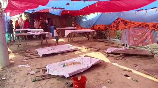 বিয়ের দাওয়াতে মাংস কম দেয়ায় দুই গ্রুপের সংঘর্ষ !