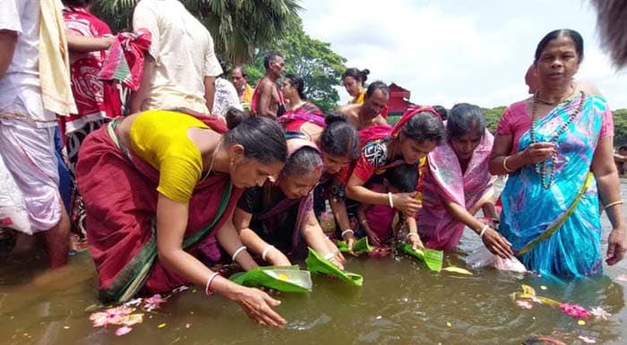 মহাষ্টমী স্নানোৎসবে দুর্গাসাগরে পুণ্যার্থীদের ঢল