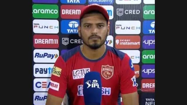 একটা প্রাইভেট চাকরি দেখে দেবেন প্লিজ?