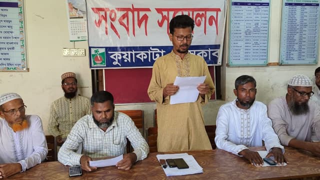 কুয়াকাটা মেয়রের বিরুদ্ধে দেয়াল ভাঙ্গার অভিযোগ, সংবাদ সম্মেলন