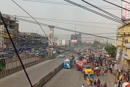 যাত্রীদের চাপ থাকলেও যানজট নেই ঢাকা-চট্টগ্রাম মহাসড়কে