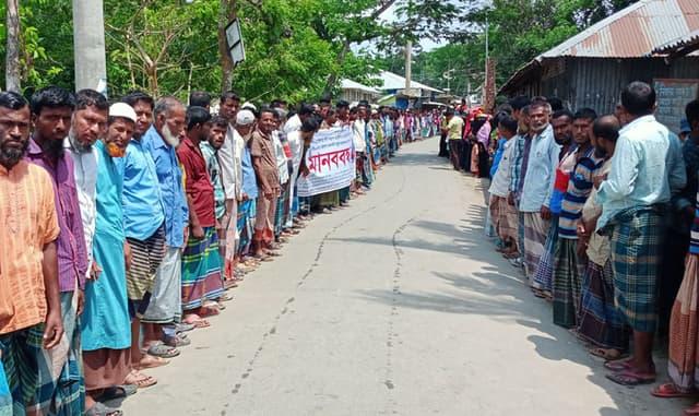 রাঙ্গাবালীতে সাবেক ইউপি সদস্যের বিরুদ্ধে মানববন্ধন