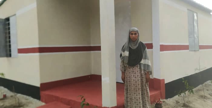 প্রধানমন্ত্রী নির্দেশনায় ঘর পেল ধামইরহাটের বিধবা নারী ডলি