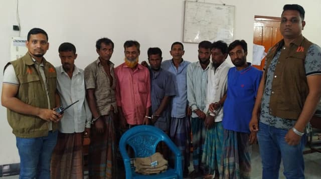 নেত্রকোনায় জুয়ার সরঞ্জামসহ আট জুয়ারী আটক