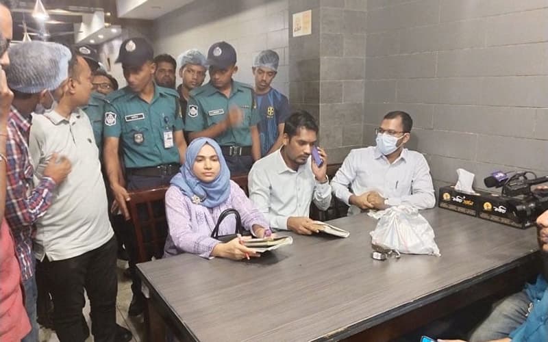 বেগুনিতে পোকা! কাচ্চি ডাইনকে জরিমানা আড়াই লাখ