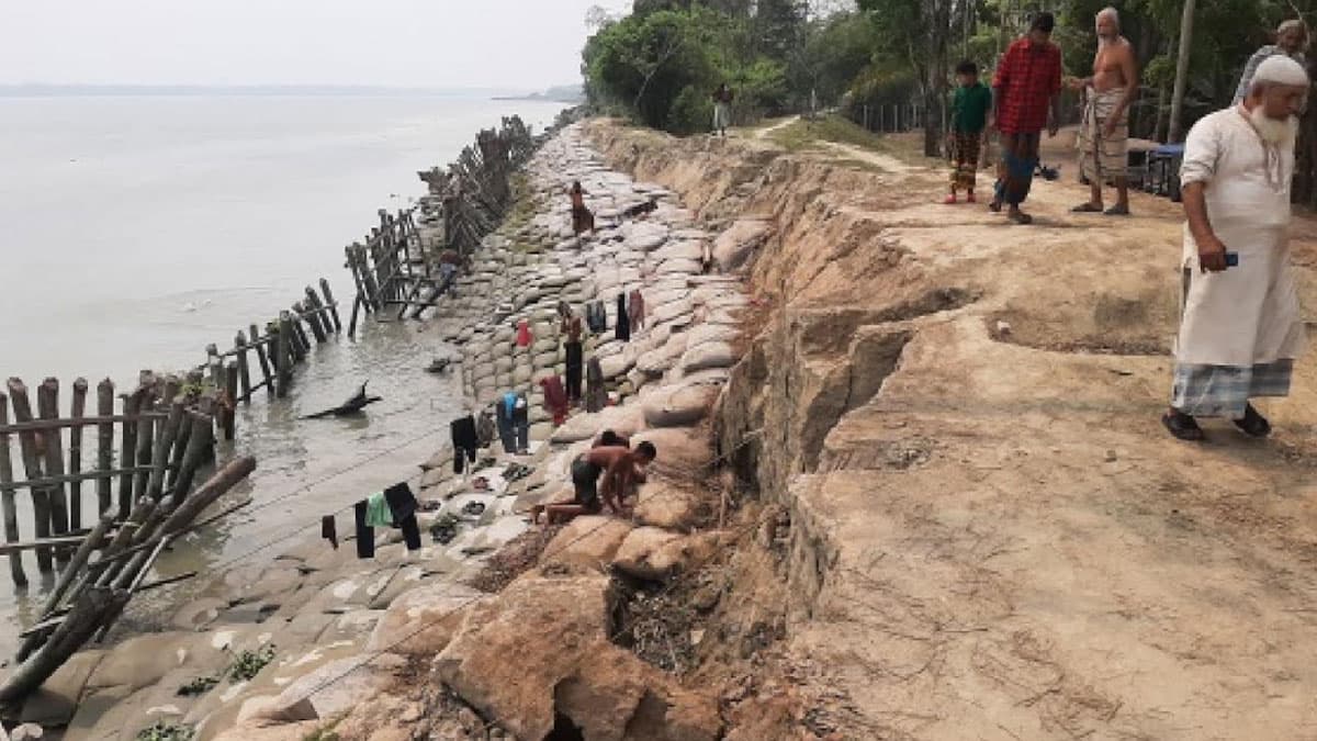 বরিশালের ১৫৮ পয়েন্টে ঝুঁকিপূর্ণ বাঁধ, ভাঙন আতঙ্কে ১৫ লাখ মানুষ