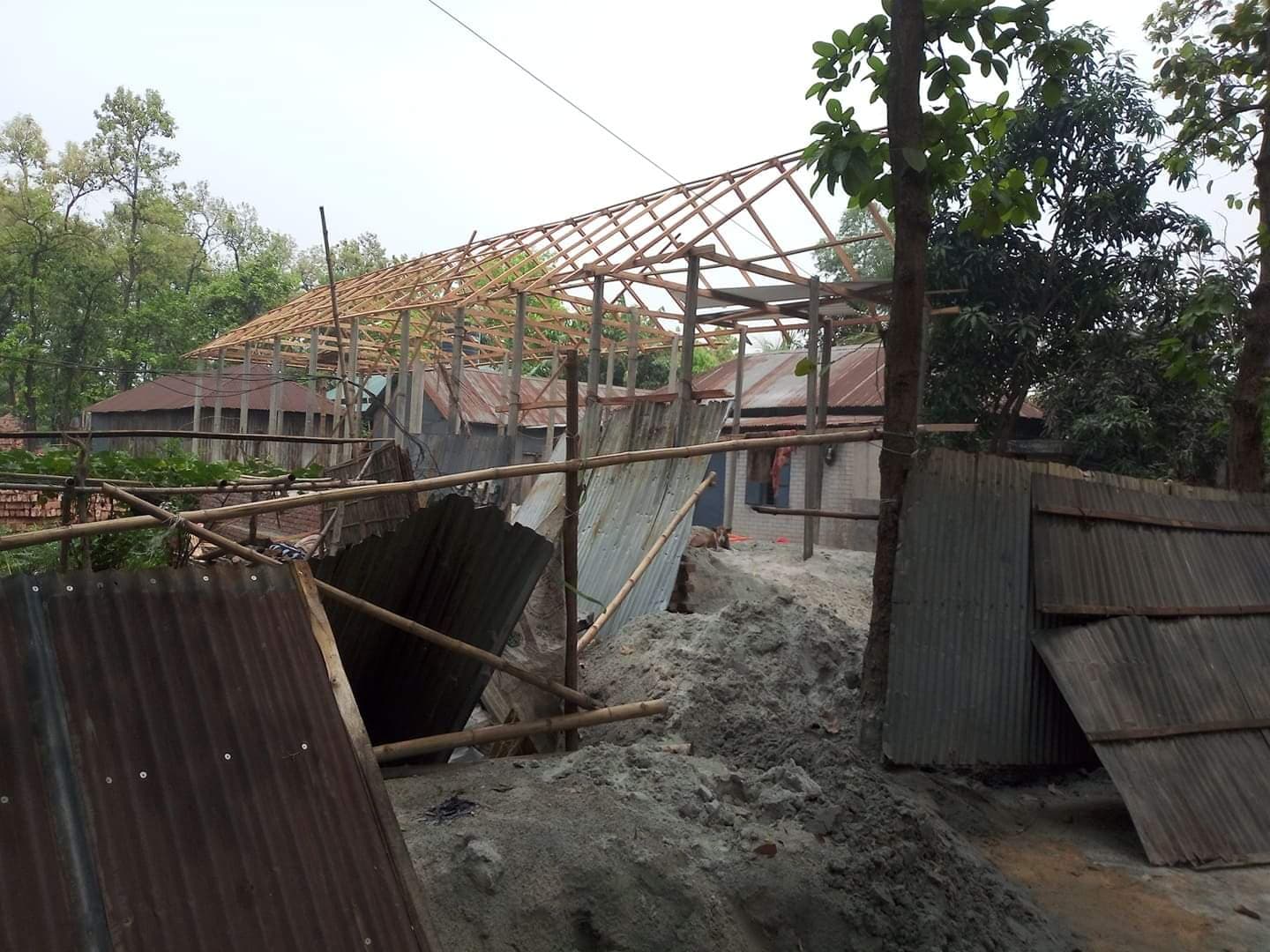 সরকারি বনের জমি দখল করে ঘরবাড়ি নির্মাণ