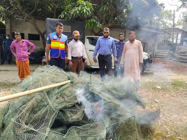 ভূঞাপুরে অবৈধ চায়না জাল পুড়িয়ে ধ্বংস