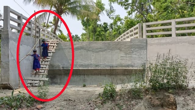 দুই কোটি টাকার ব্রীজে উঠতে হয় বাঁশের সিঁড়ি বেয়ে!
