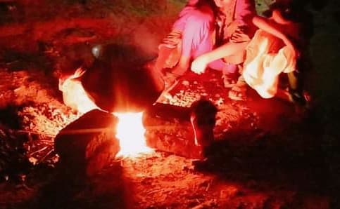 দেবীদ্বারে গ্যাস নাই ২দিন; গর্ত করে চলছে সেহরির প্রস্তুতি