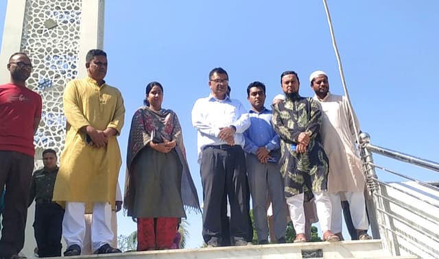 হাকিমপুরে মডেল মসজিদ পরিদর্শনে জেলা প্রশাসক