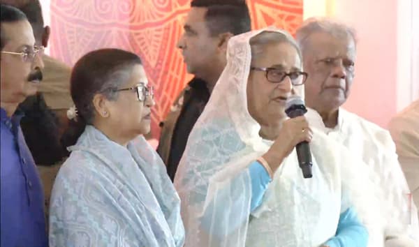 গণভবনে প্রধানমন্ত্রীর ঈদ শুভেচ্ছা বিনিময়