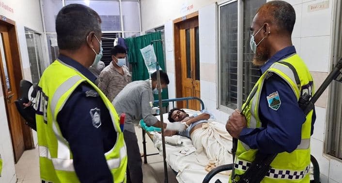 সুদের টাকার জন্য ৫ জনকে ছুরিকাঘাত