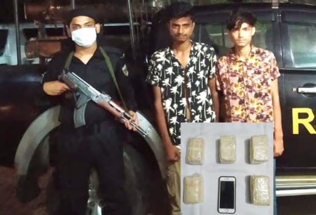 ১০ হাজার ইয়াবাসহ দুই পাচারকারি আটক