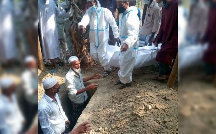 ঝিনাইদহে বিপনীবিতানগুলোতে প্রচন্ড ভীড়; করোনায় মৃত্যু ৭