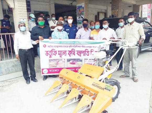 আশাশুনিতে ভর্তূকি মূল্যে কম্বাইন্ড হারভেষ্টার বিতরণ
