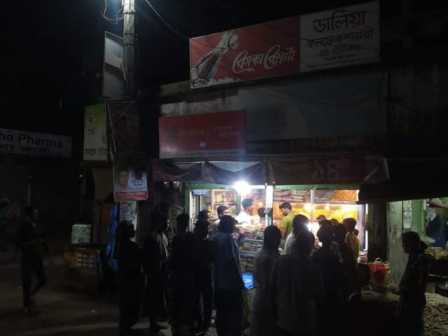 দোকানে ঢুকে হামলা চালিয়ে ব্যবসায়ীর সাড়ে ৬ লাখ টাকা ছিনতাই