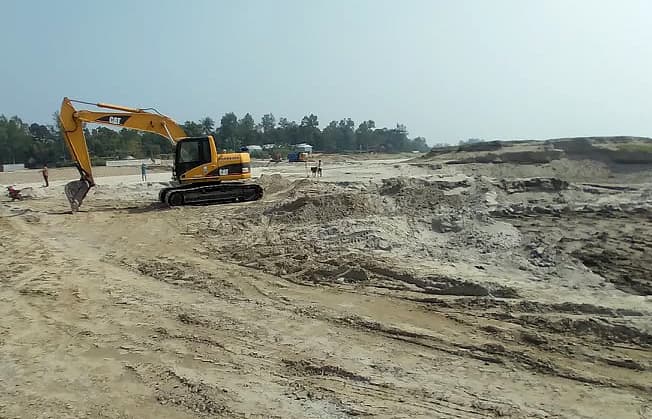 ভূঞাপুরে বেকু চালককে ১ লক্ষ টাকা জরিমানা