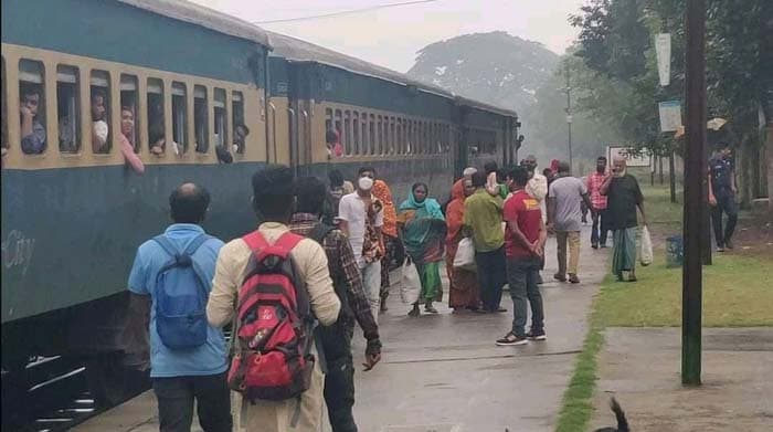 হিলি রেলস্টেশনের ক্লোজ ডাউন প্রত্যাহার করে আবারো চালু