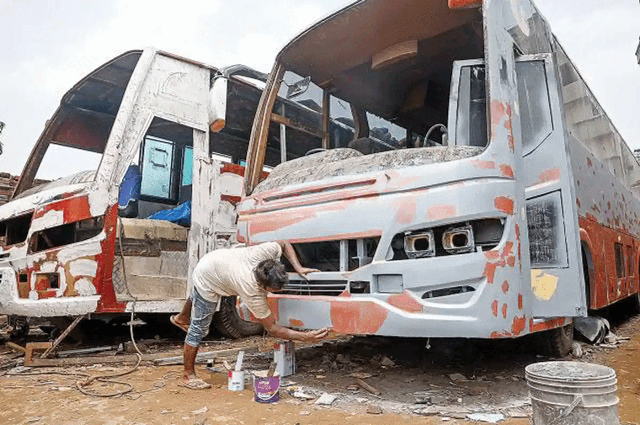 ঈদ ঘিরে লক্কড়ঝক্কড় বাস মেরামতের হিড়িক