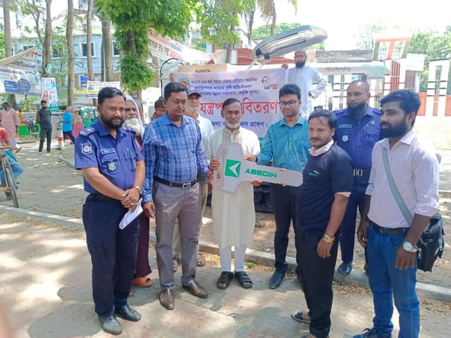 সরাইলে কৃষকের মাঝে কম্বাইন হারভেস্টার মেশিন বিতরণ